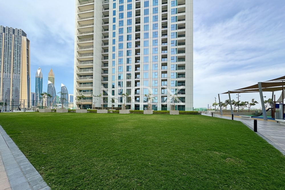 3BR High Floor Downtown Views 2- T1