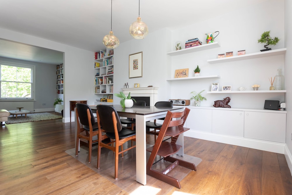Bassett Road XII by Onefinestay