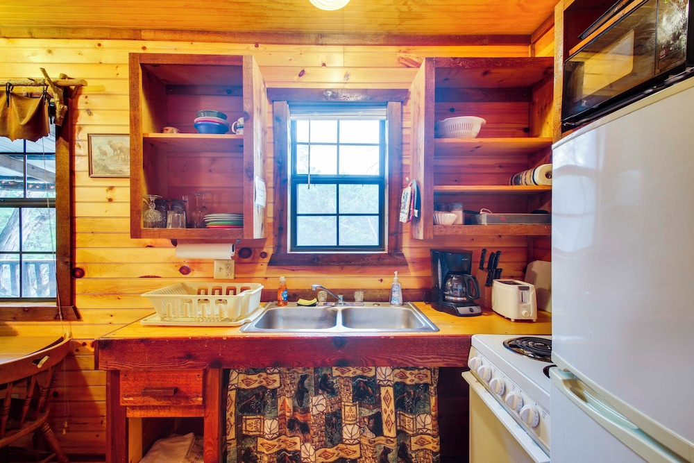 Cedar Falls Cabins #6: Hillside w/ Views!