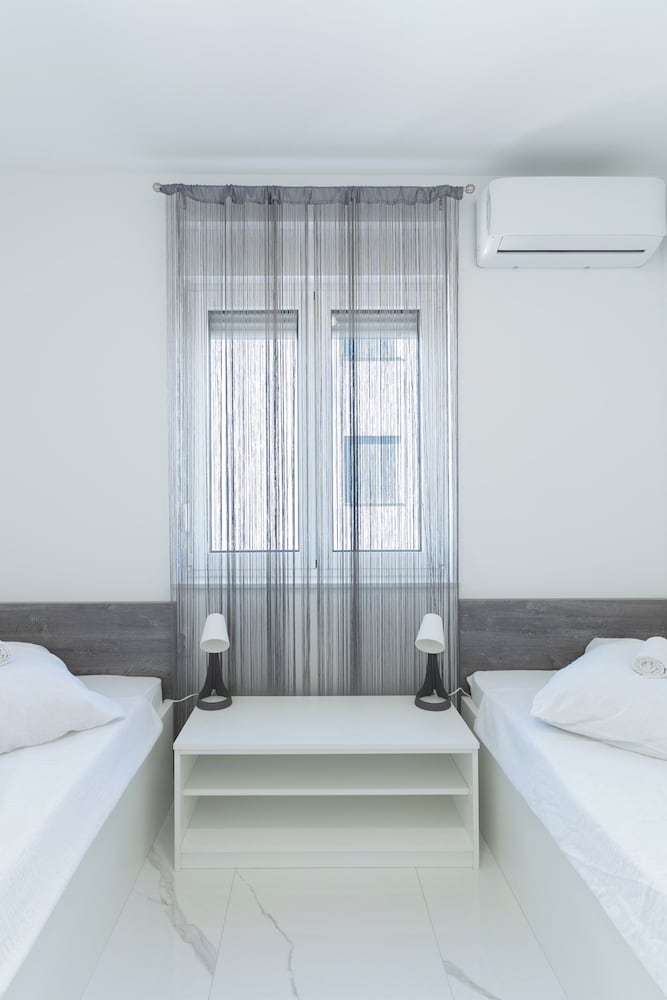 Meridian Pool Residences