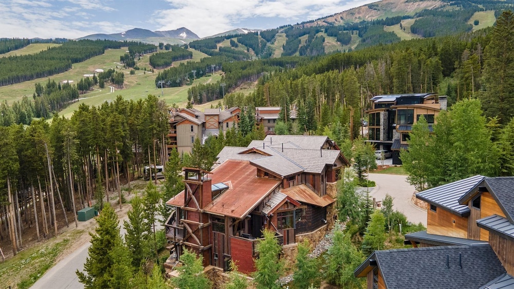 Breck_a_mine_shaft