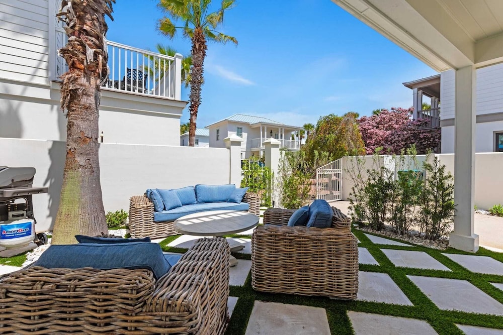 Steps to Rosemary Beach, Pool, Patio w/ Firepit The Salty Perch by Avantstay