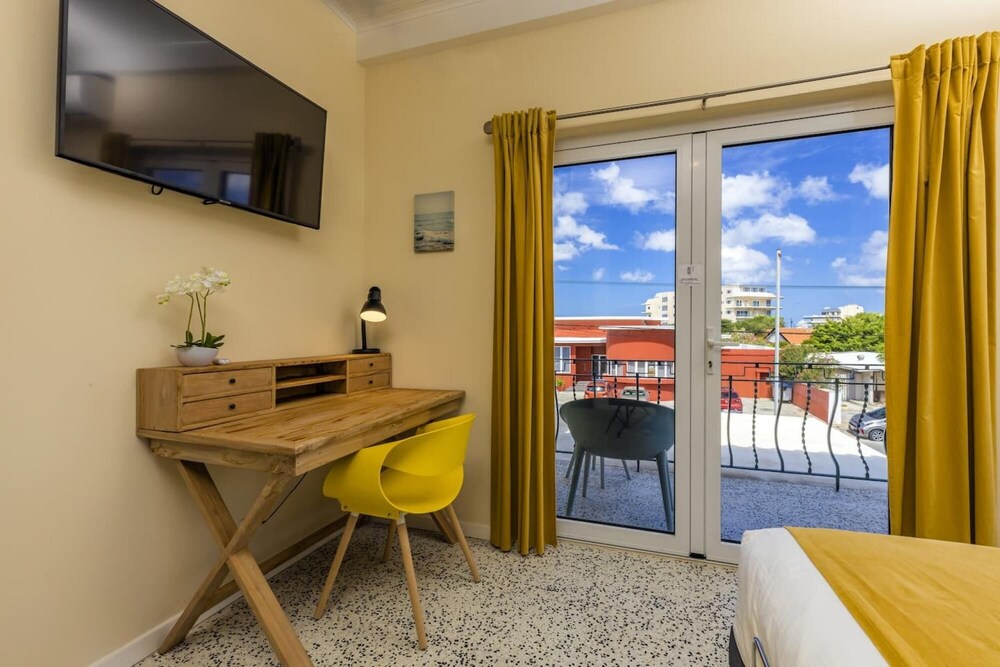 NEW 6br6 5BA Villa 200m to Beach w Privatepool