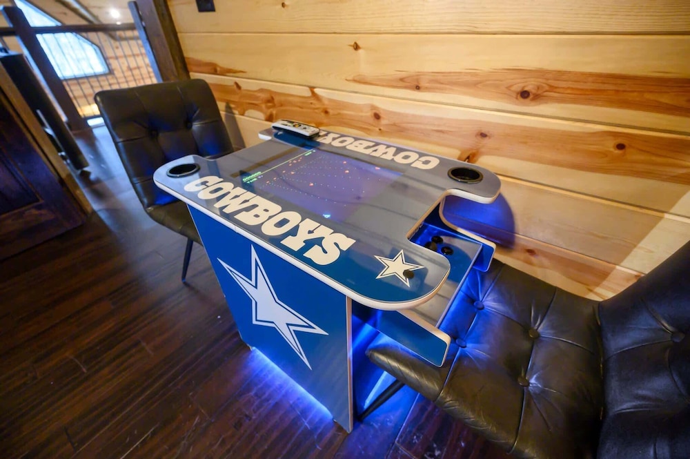 Cabin Vibe - Bunkroom - 3 King - Firepit - Shuffleboard