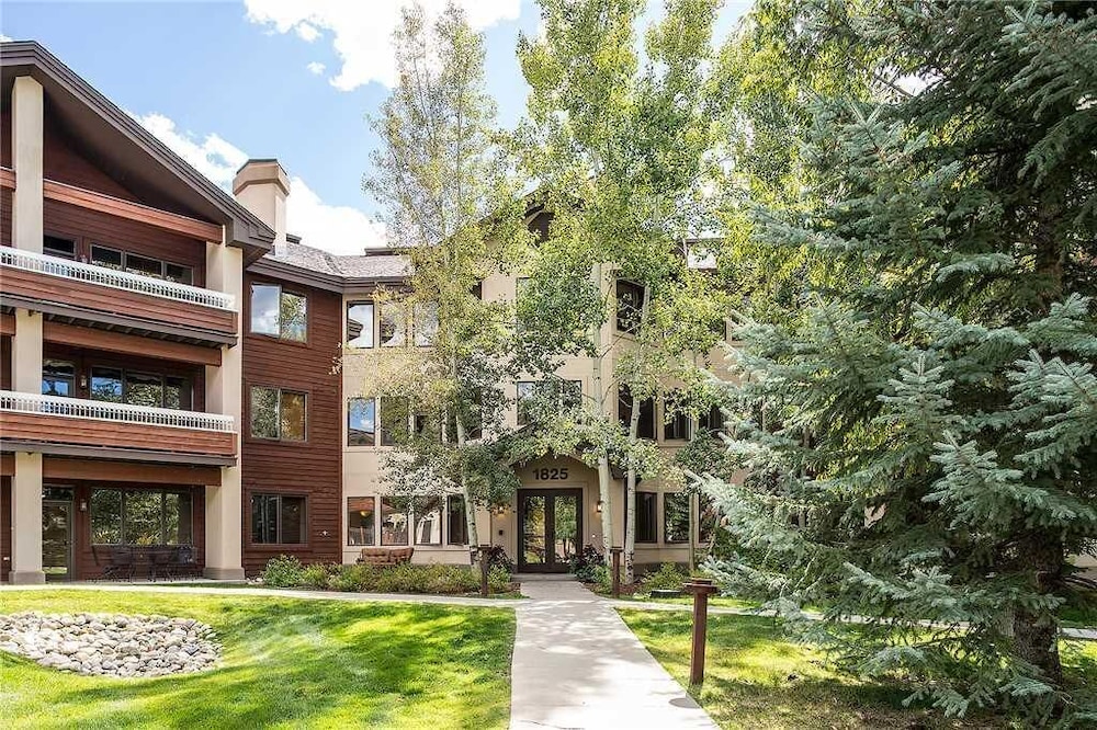 3204 Champagne Lodge, Trappeur's Crossing Apartment 2