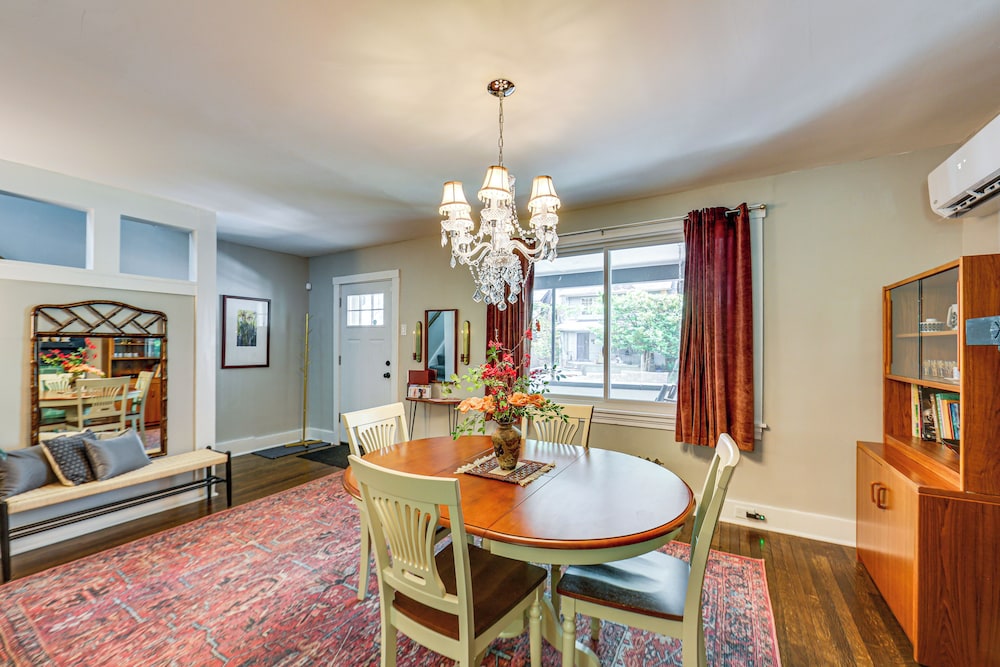 3 Mi to Frick Park: Artsy, Urban Retreat w/ Deck