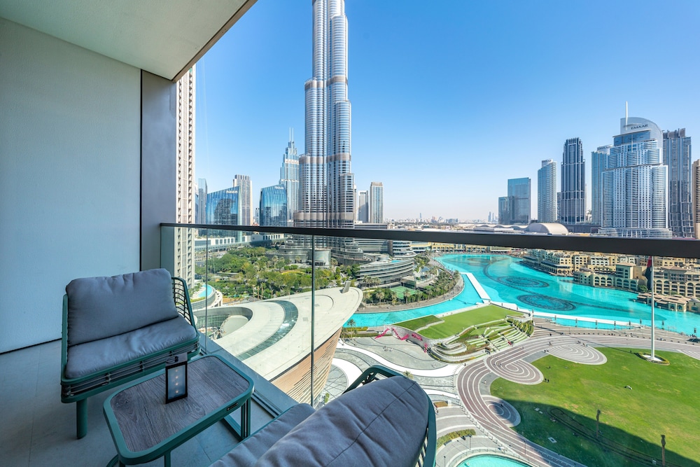 Skyline Majesty - Luxury Living with Full Burj Khalifa & Fountain Views
