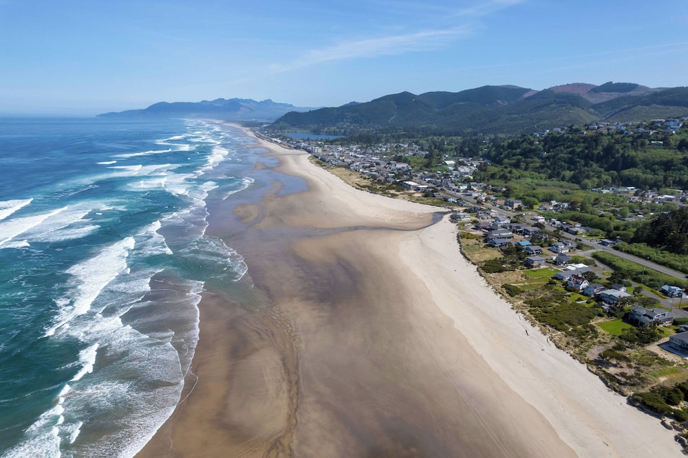 Rockaway Beach Vacation Rental: Pets Welcome! view 2