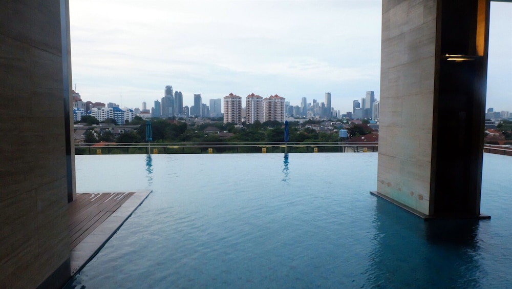 Elegant and Spacious Studio at Kemang Mansion Apartment