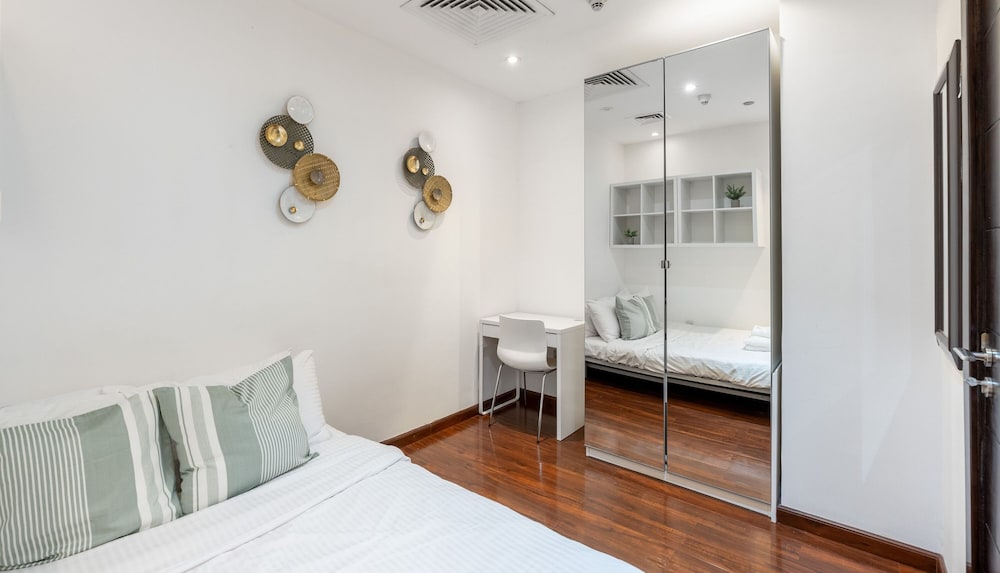 Exquisite 2BR w Exclusive Beach Access at the Palm