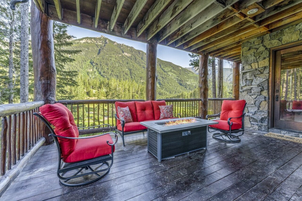 Luxury Log Chalet | Pool + Private HotTub | Ski In/Out | Overlooking Greywolf GC-1