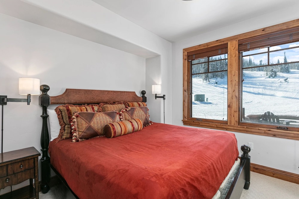 Grand Lodge - 3 Bedroom Deluxe #304 - Ski-in/out 3 Condo