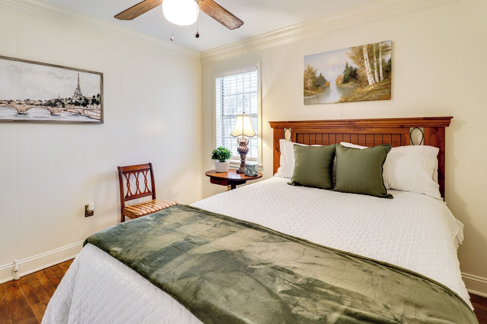 3 Mi to Mississippi Stadium: Cozy Jackson Getaway!