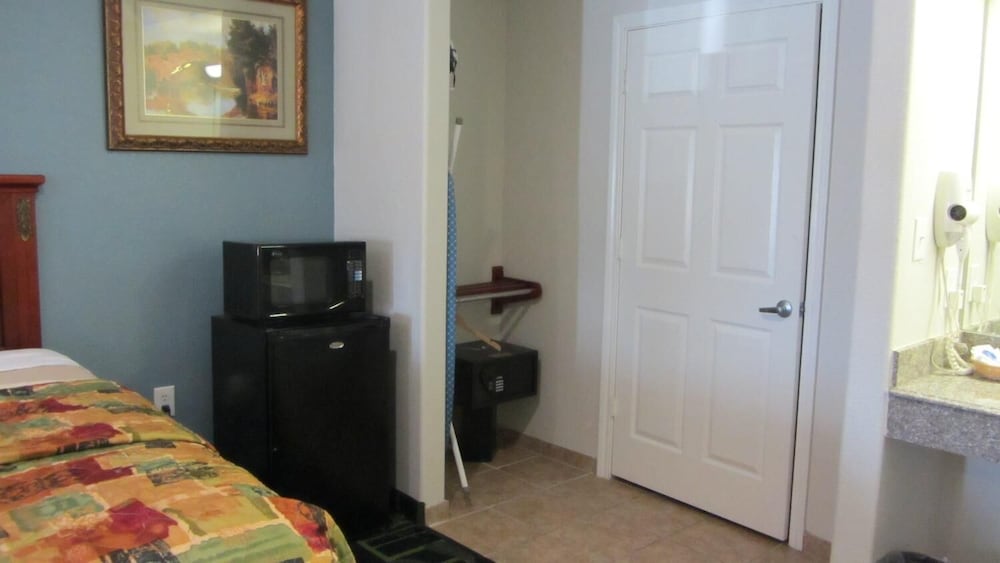 Regency Inn - Property Image 12