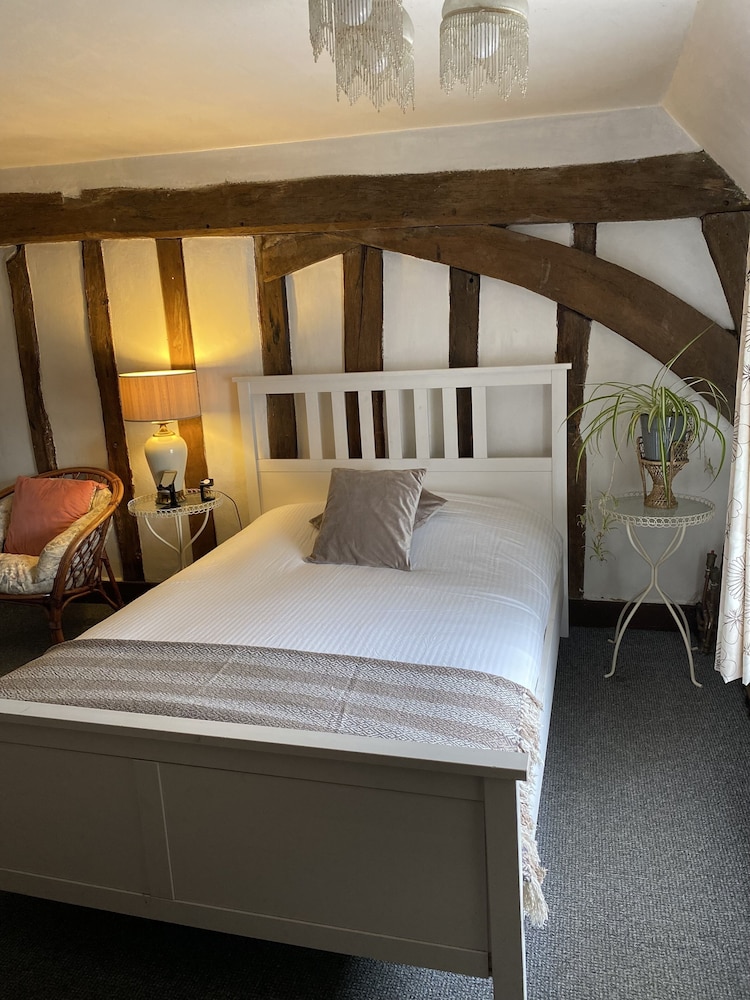 Captivating 1-bed Apartment in Newmarket view 3