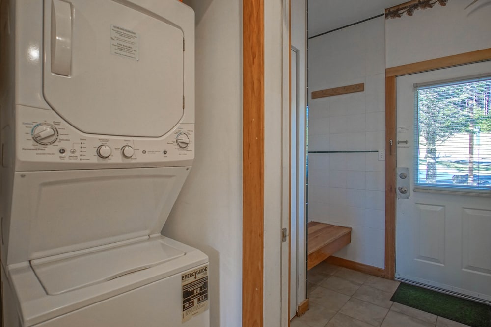Camp 4 #2: 2 Bedrooms, 2.5 Baths: Slope Side, Gas Fireplace