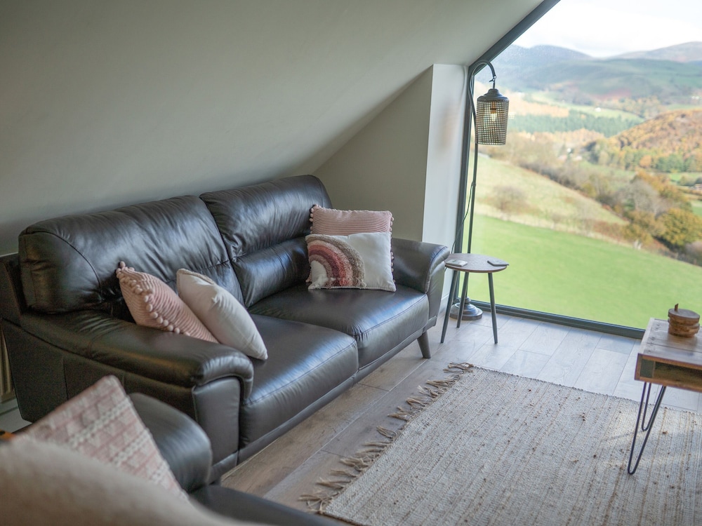 Tyn Llwyn Barn