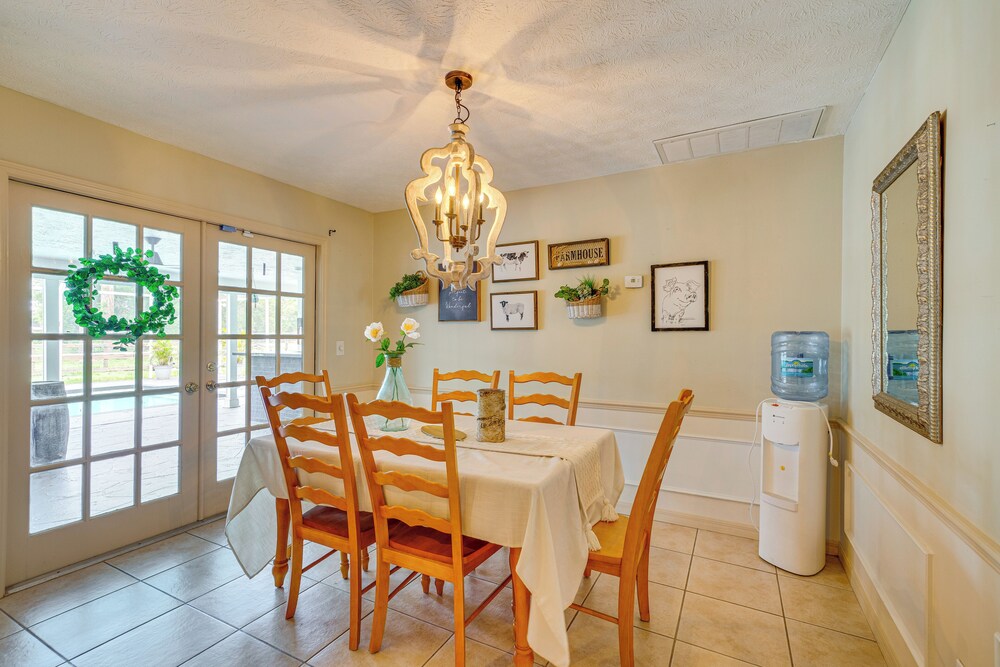 Private Pool & Yard: Family Retreat in Cape Coral