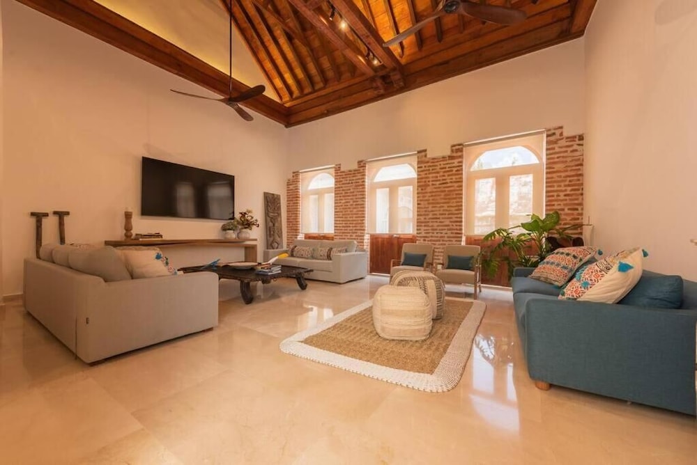 Casa Luxor by SOHO