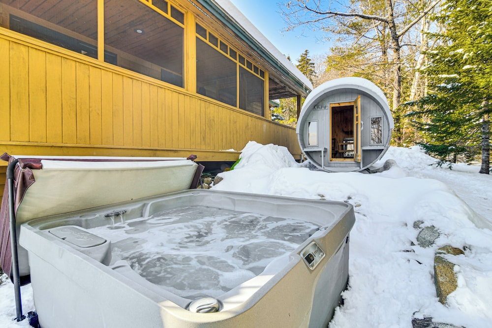 Private Hot Tub & Sauna: Bryant Pond Retreat!