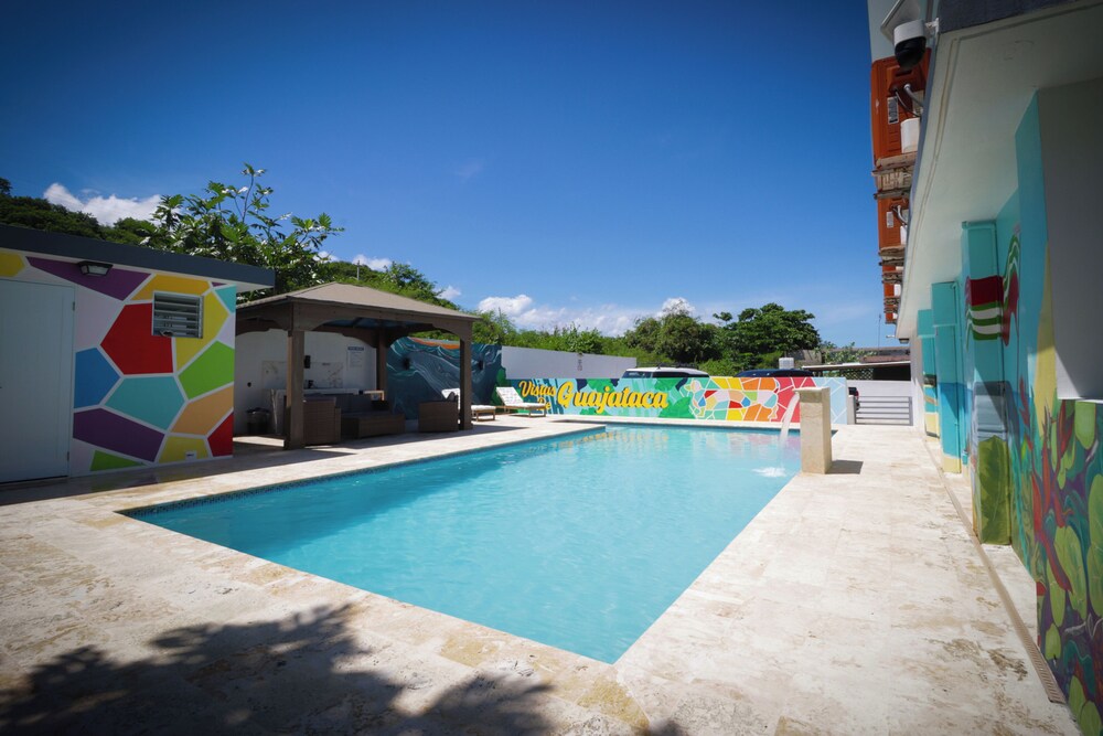 Oceanview Apartment with Rooftop