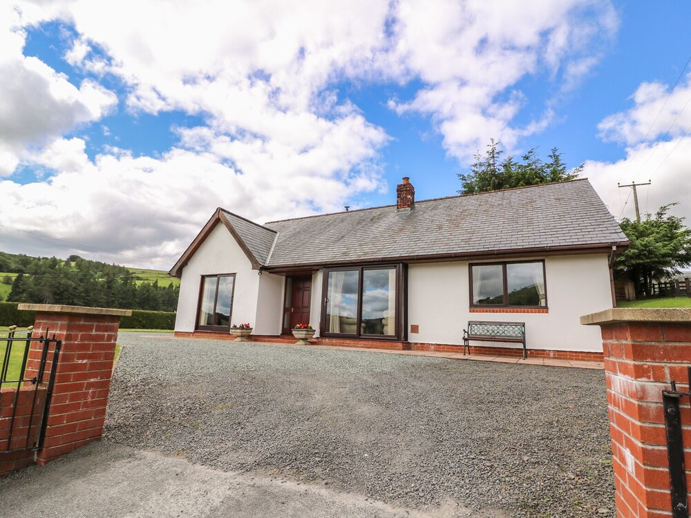 Drainbyrion Farm House