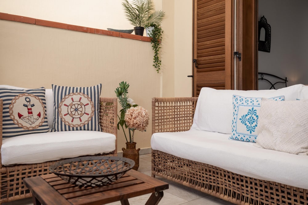 Anemone Apartment With Terrace by Wonderful Italy