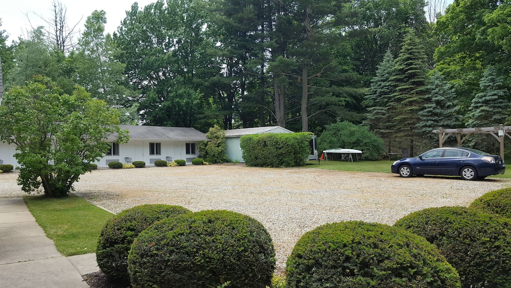 Captain's Quarters Motel - Property Image 23