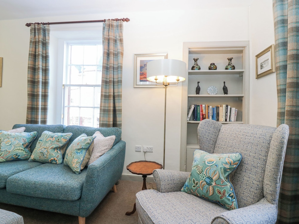 Pear Cottage - Priorwood Garden