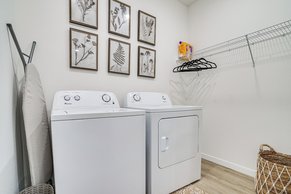 4 Mi to National Sports Center: Apt in Blaine