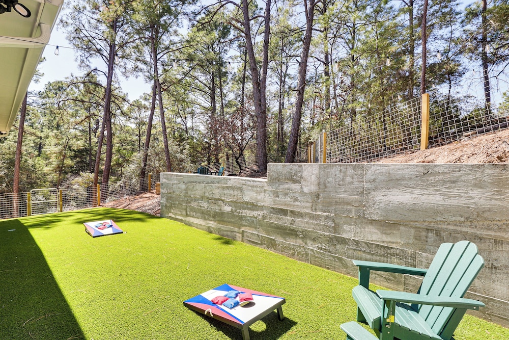 Hot Tub & Fire Pit: 'evergreen Escape' in Bastrop!