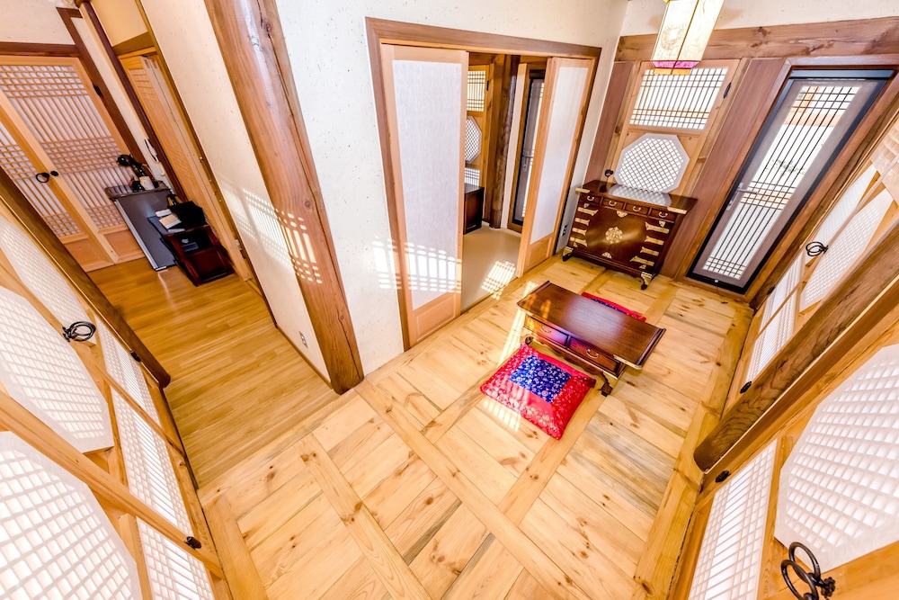 Hanok Hotel Hallagung 8
