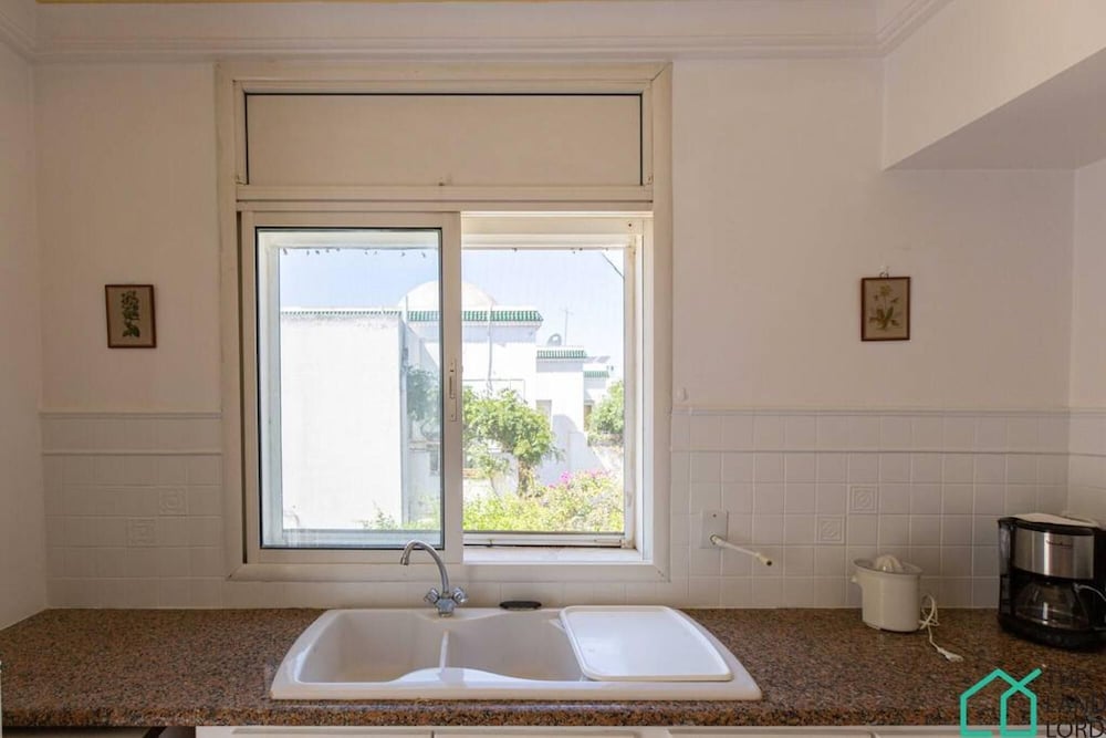 Safran II Apt de Charme Avec Terrasse la Marsa