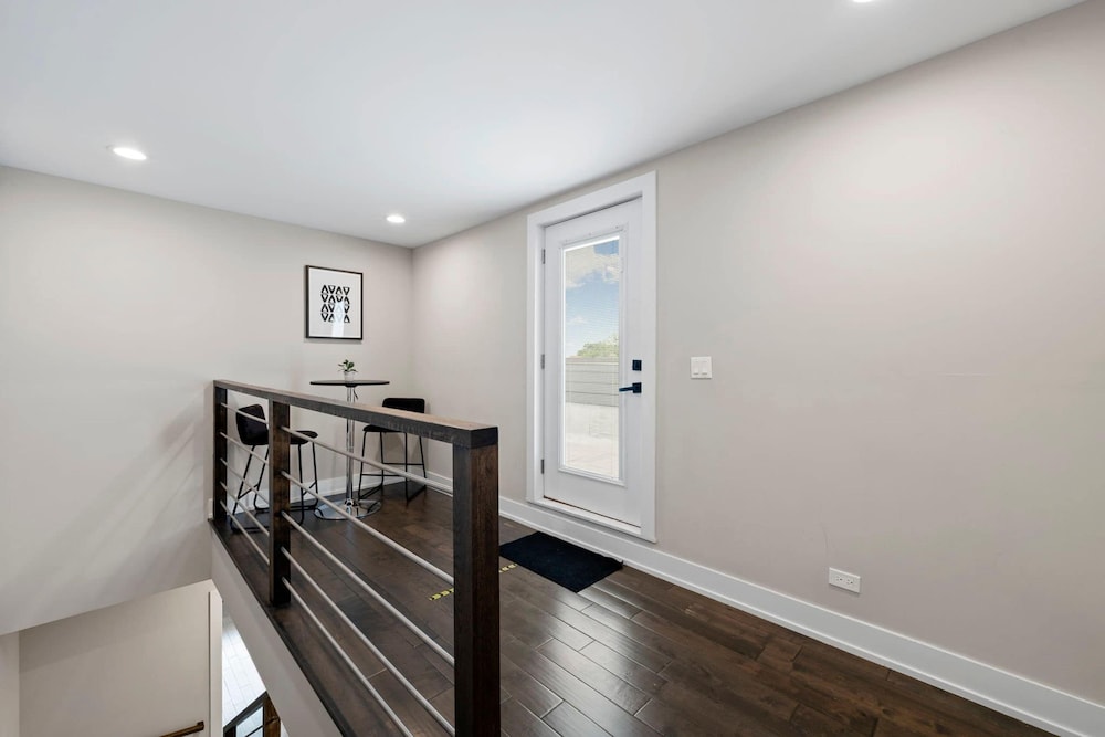 Magnificent NEW Home w 8 Beds Free Parking