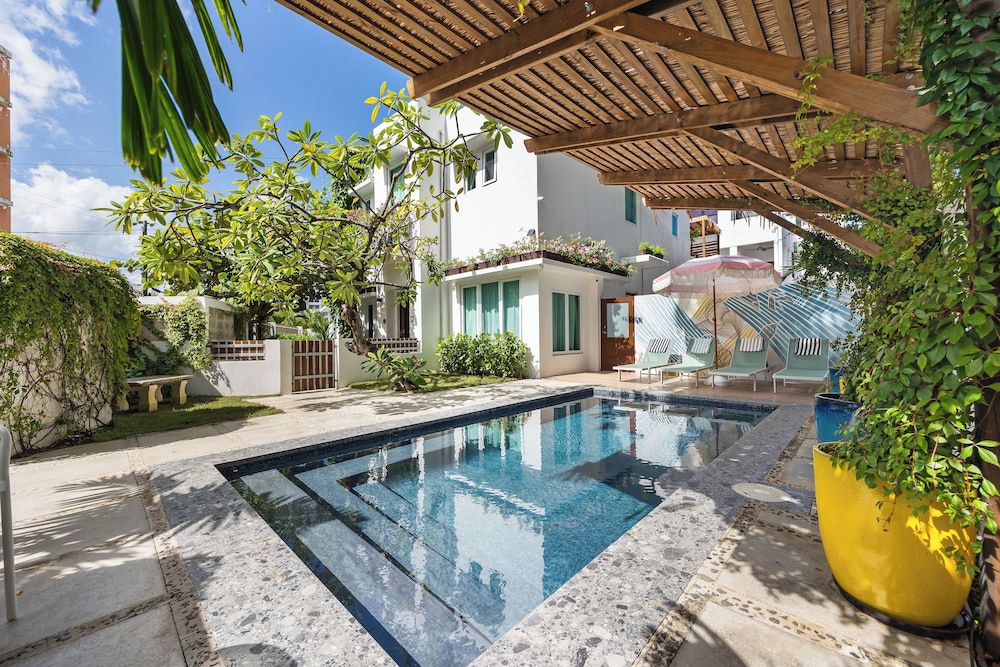 Luxury Condado Apt Walk to the Beach Pool
