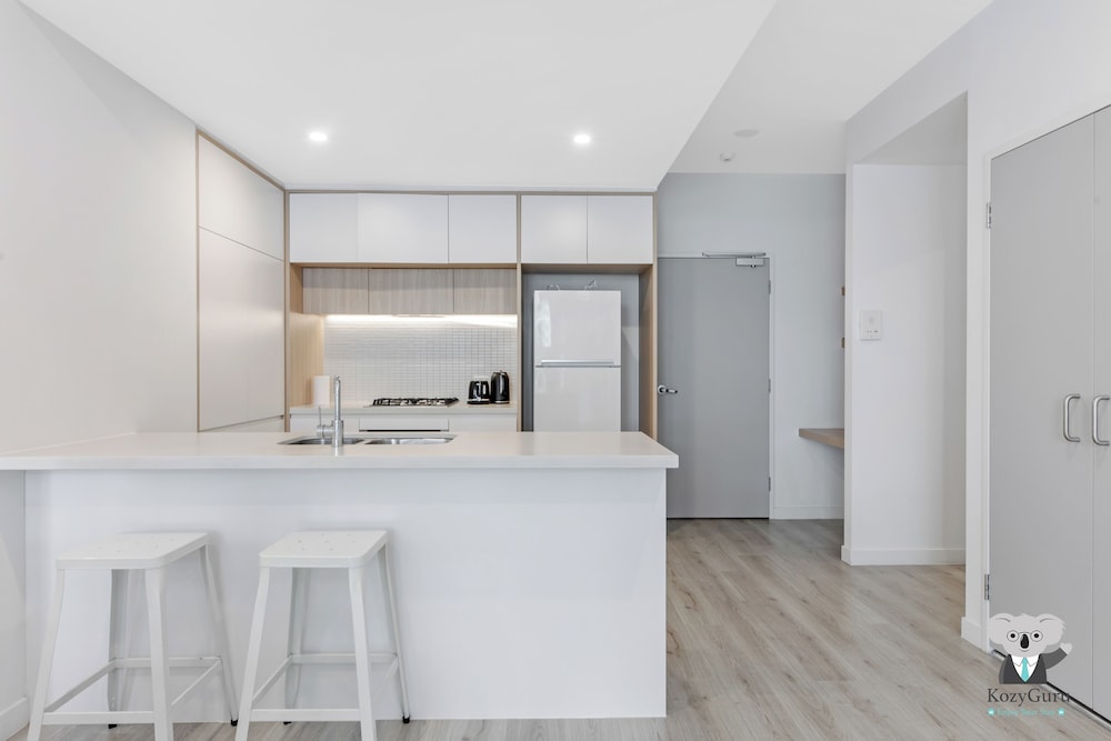 Kozyguru | Penrith | 2 Bed 2 Bath Apt Free Parking
