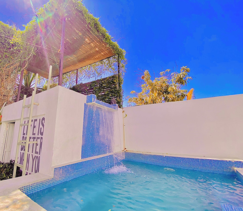 Perro Surfero Hotel Boutique - Todos Santos, BCS