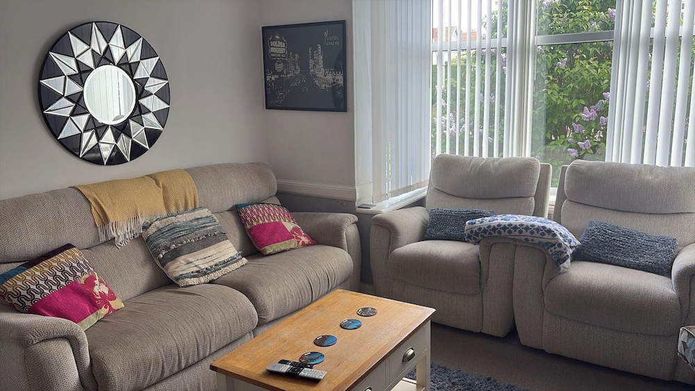 10 Guests - 5 Bedrooms - Free Parking - Petok