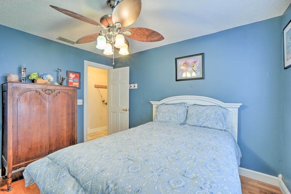 Tampa Home w/ Hot Tub ~ 15 Mi to Downtown!