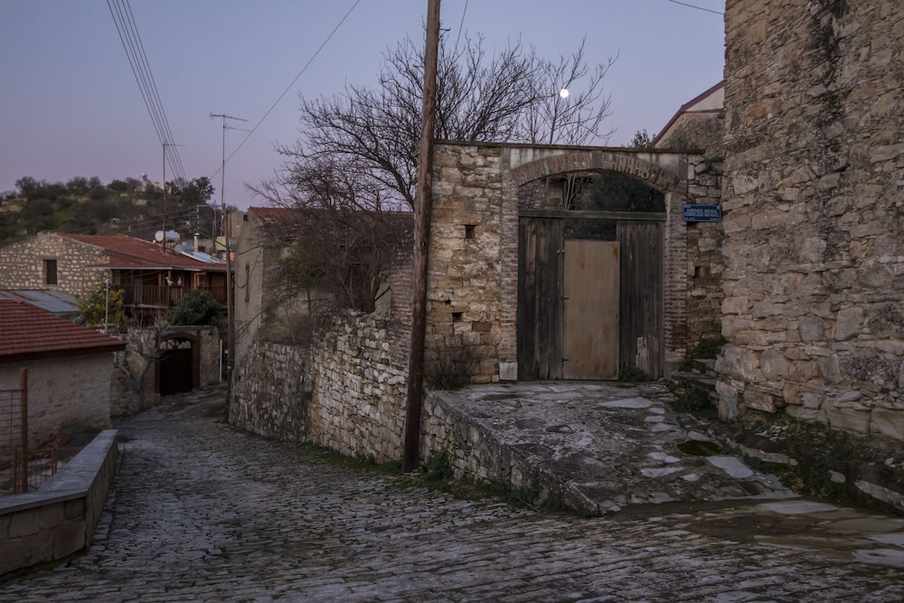 Dioni Palace