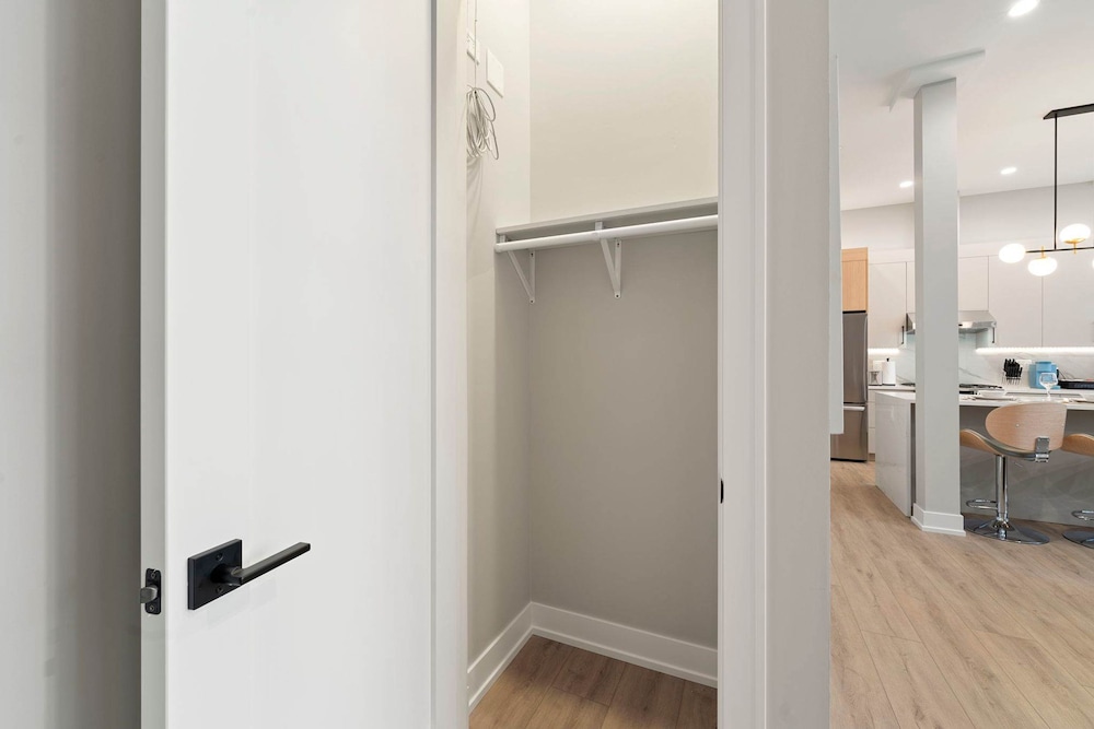 Spacious Bright Modern New Unit in Tri Taylor
