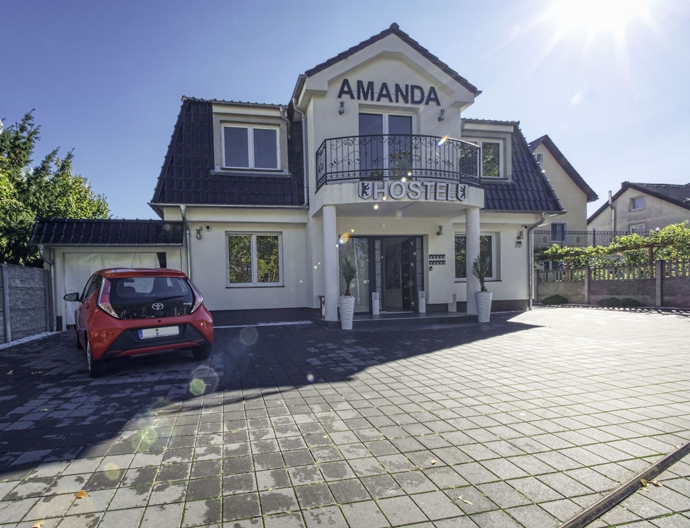 Amanda Hostel