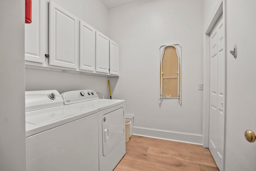 Spacious 7 Bedroom 5.5 Bath on Ocean Creek Golf Course!