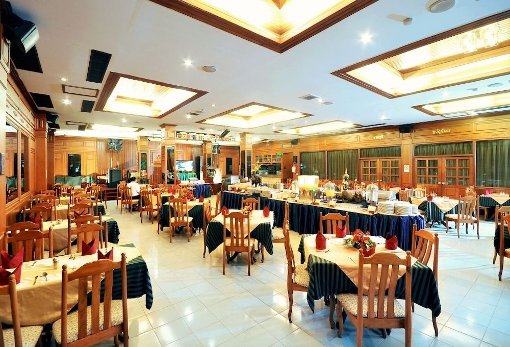 Mae Yom Palace Hotel