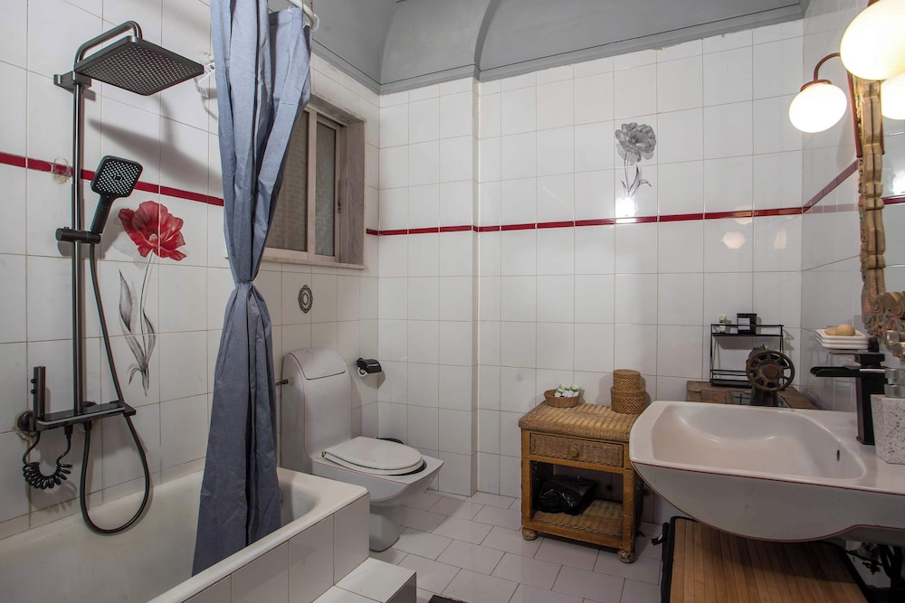 Villa Lilienne - Tranquil Escape With Private Garden Balcony