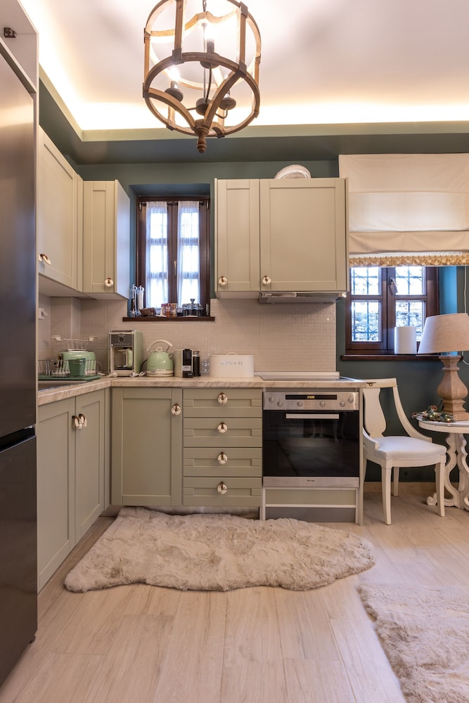 Rock Dandy La Maison De L’Ours | Top Fireplace Retreat