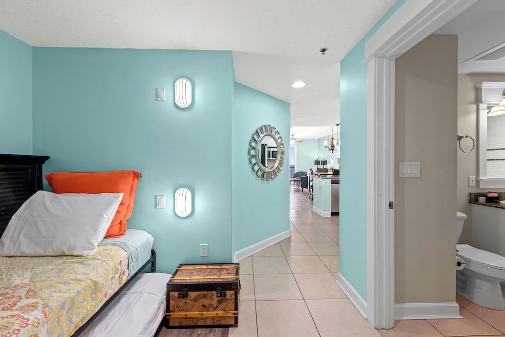 20th Floor Condo! Sleeps 8! Gulf Front Master Suite w/ Beautiful Gulf Views!