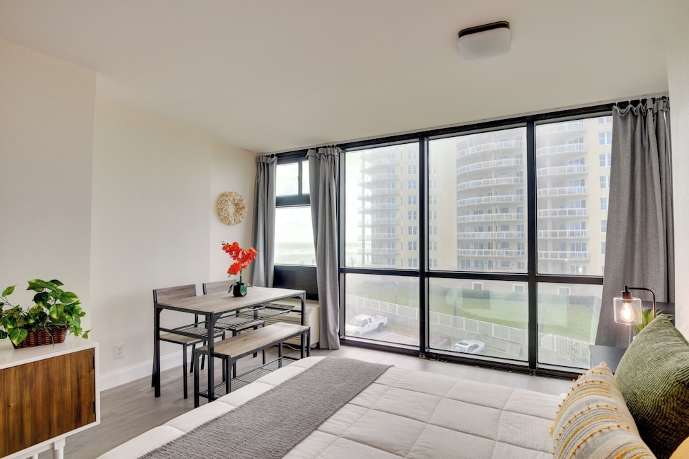 Beachfront Gem w/ Community Pool in Daytona!
