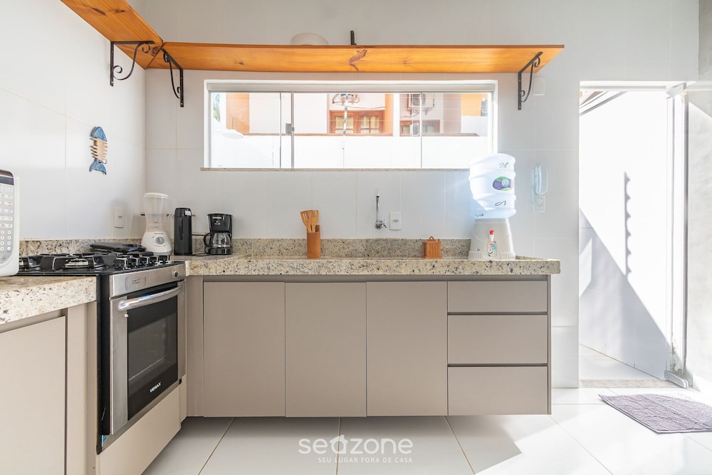 Elegant Duplex w Sw. Pool 280m fr the Beach Prm007