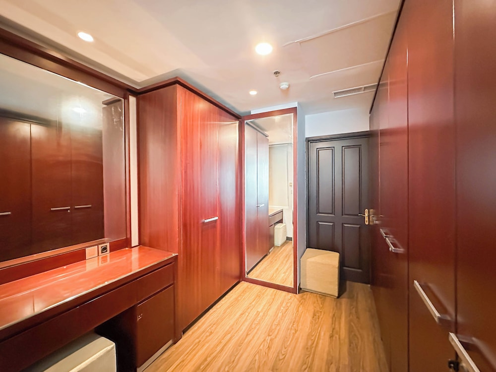 Spacious And Strategic Location 3Br At Kondominium Regensi Apartment